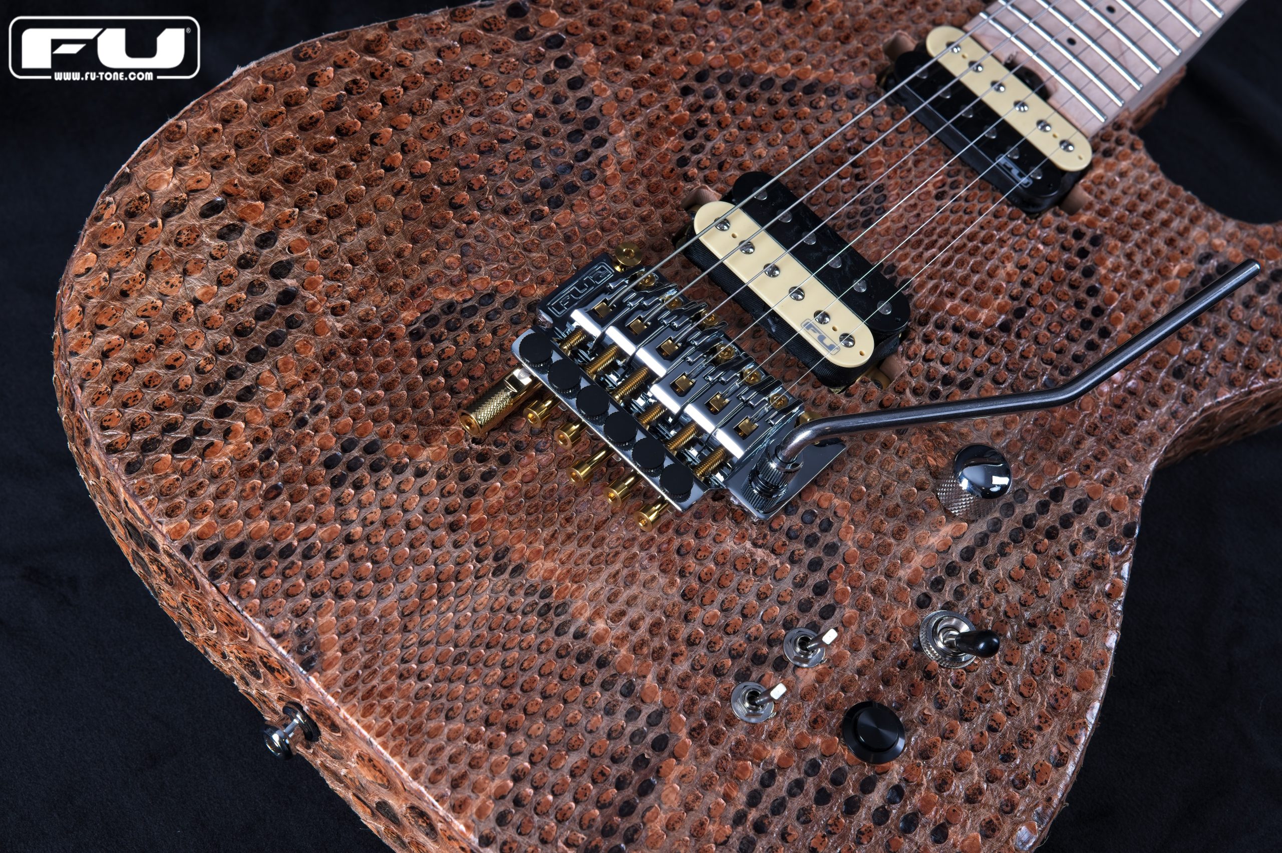 FU Pro Guitar USA Snakeskin Reverse #002 & Matching Strap - Image 10